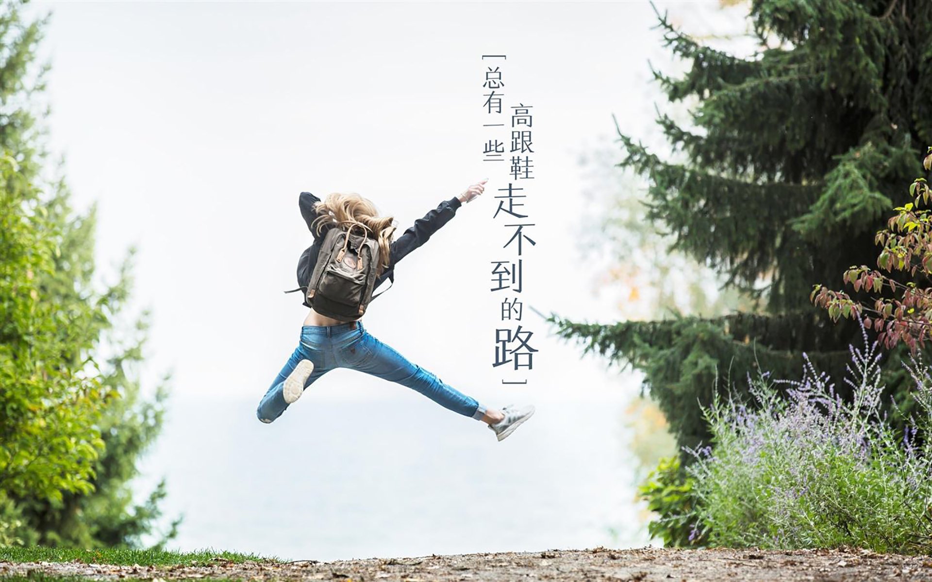 “举重选手挑战极限重量，高新体育中心赛场掀起运动高潮”