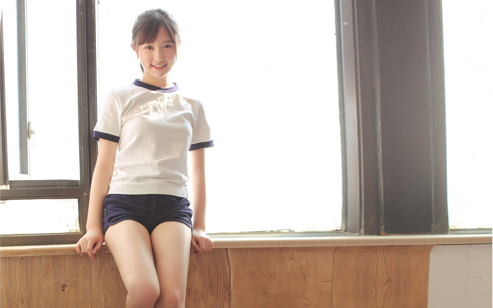 罗马边路渗透打破防守平衡制造空档，罗马防线